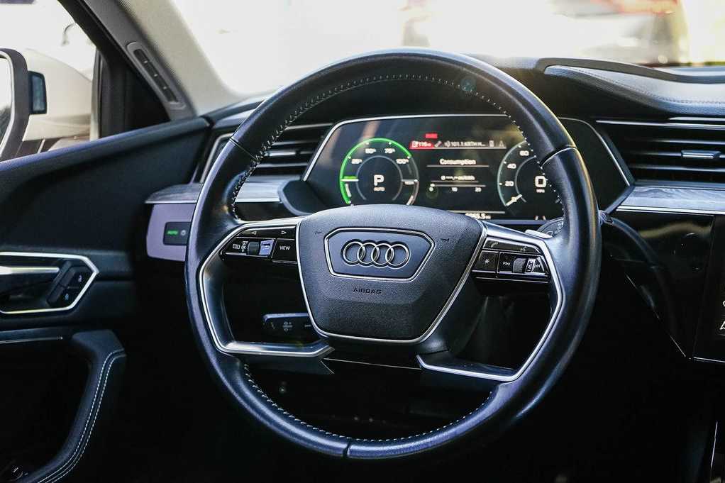 Thumbnail: 2021 Audi e-tron - 14