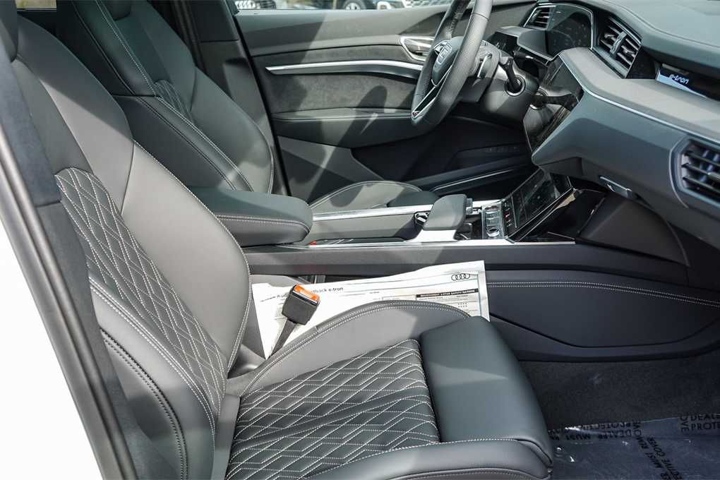Thumbnail: 2024 Audi SQ8 e-tron - 19