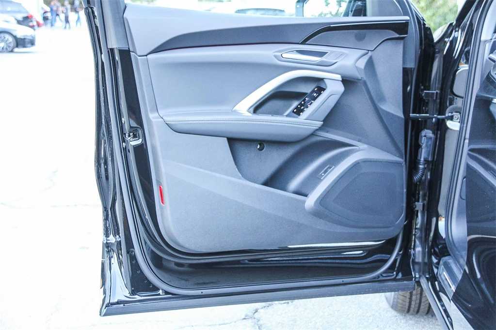 Thumbnail: 2025 Audi Q5 - 22