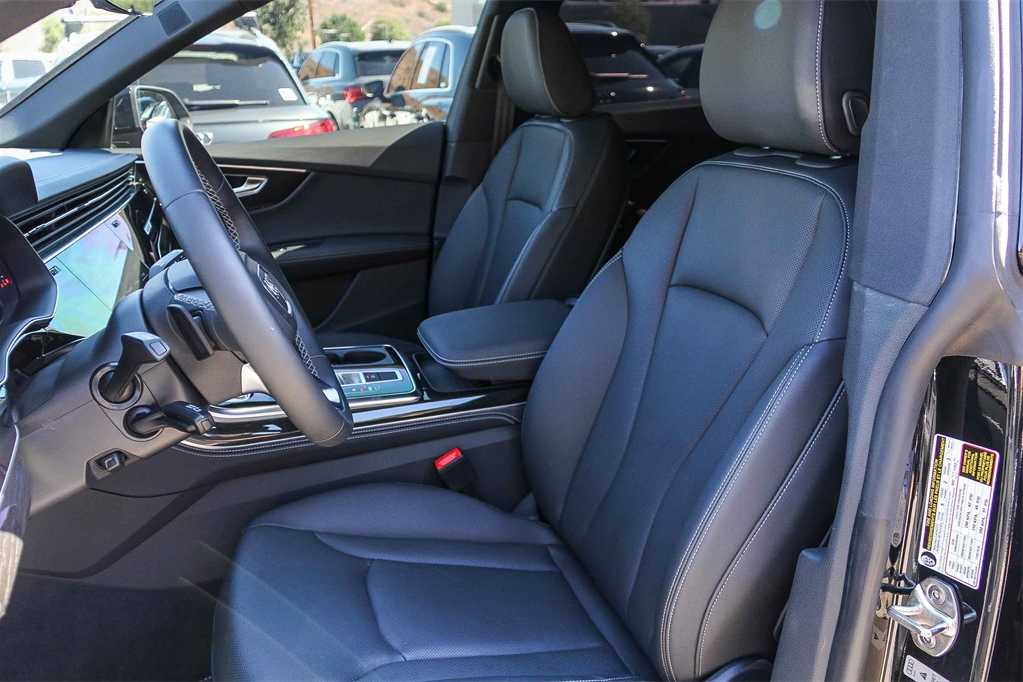 Thumbnail: 2025 Audi Q8 - 21