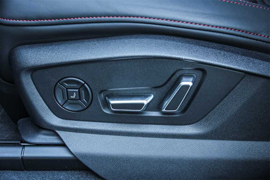 Thumbnail: 2026 Audi RS Q8 - 21