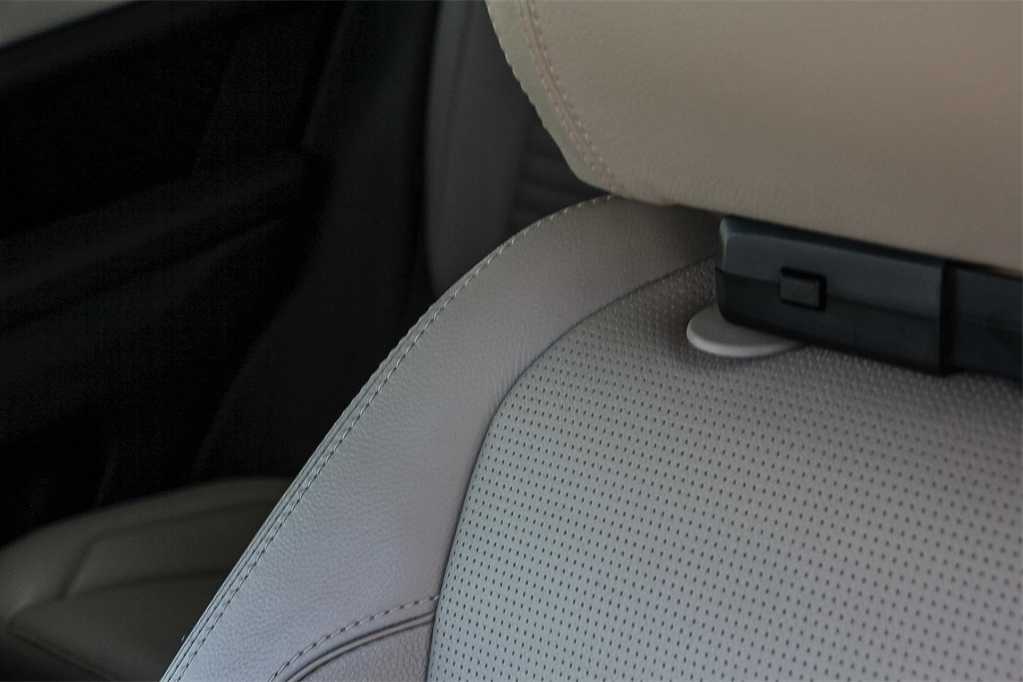 Thumbnail: 2021 Land Rover Discovery Sport - 24