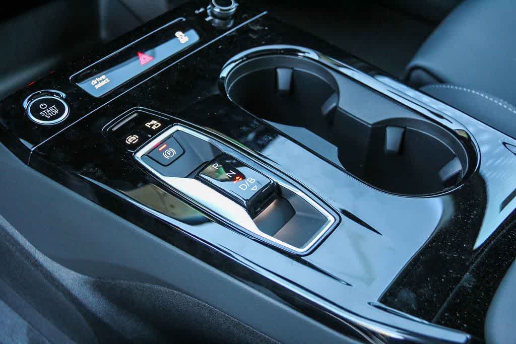 Thumbnail: 2025 Audi e-tron S - 20