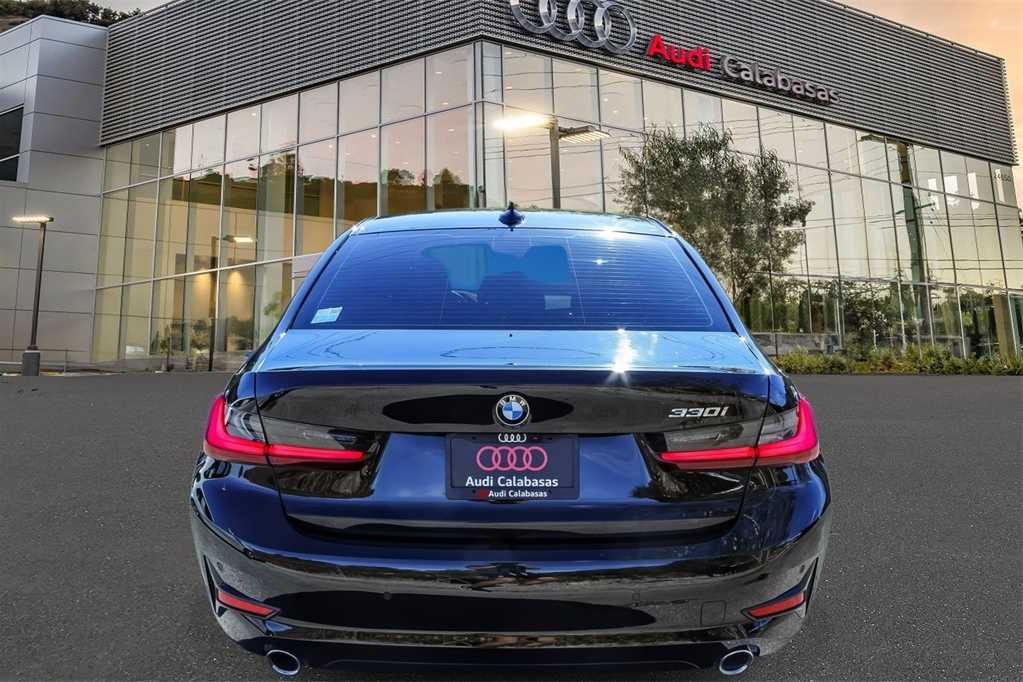 Thumbnail: 2022 BMW 3 Series - 3