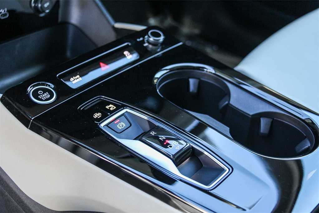 Thumbnail: 2025 Audi Q6 e-tron - 20