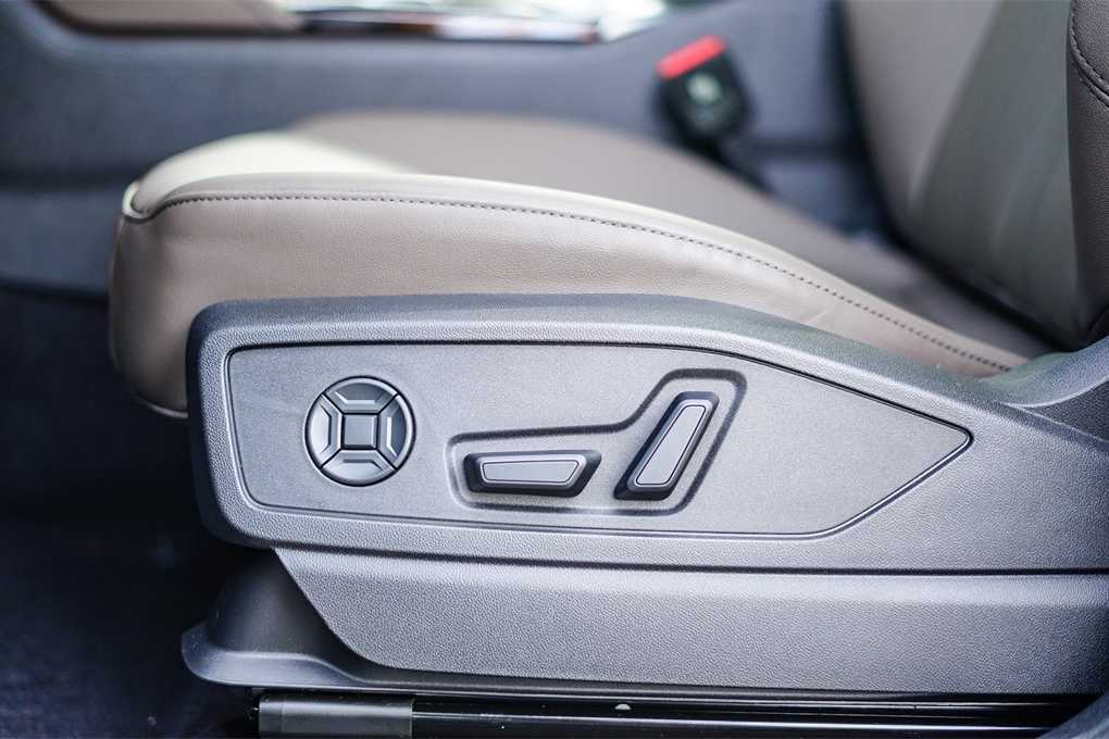 Thumbnail: 2025 Audi Q5 - 24