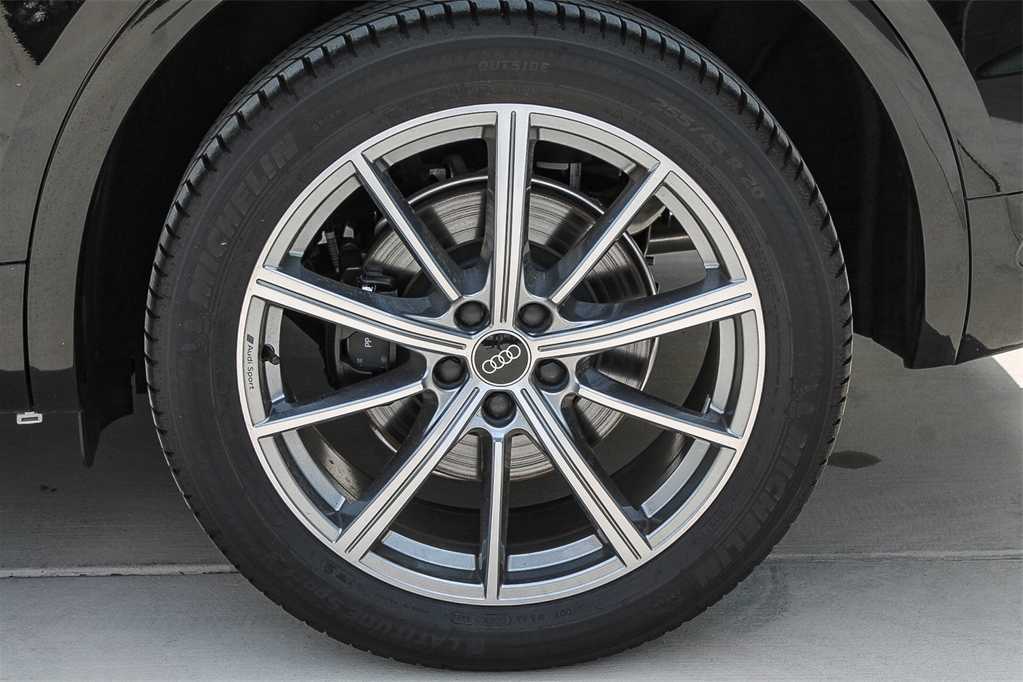 Thumbnail: 2024 Audi SQ5 - 11