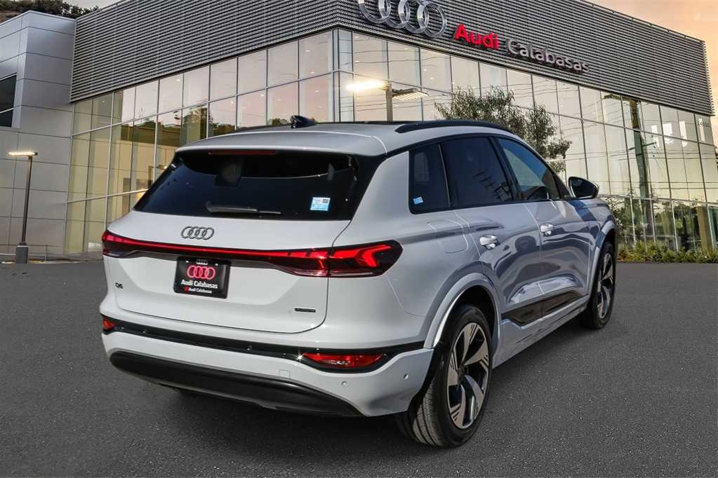 Thumbnail: 2025 Audi Q6 e-tron - 4