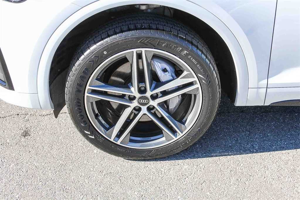 Thumbnail: 2023 Audi Q5 - 9