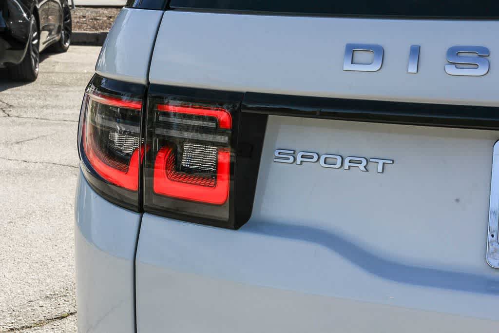 Thumbnail: 2021 Land Rover Discovery Sport - 11