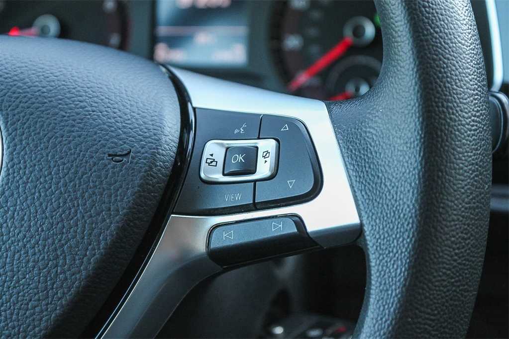 Thumbnail: 2019 Volkswagen Jetta - 17