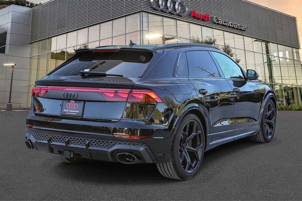 Thumbnail: 2026 Audi RS Q8 - 4