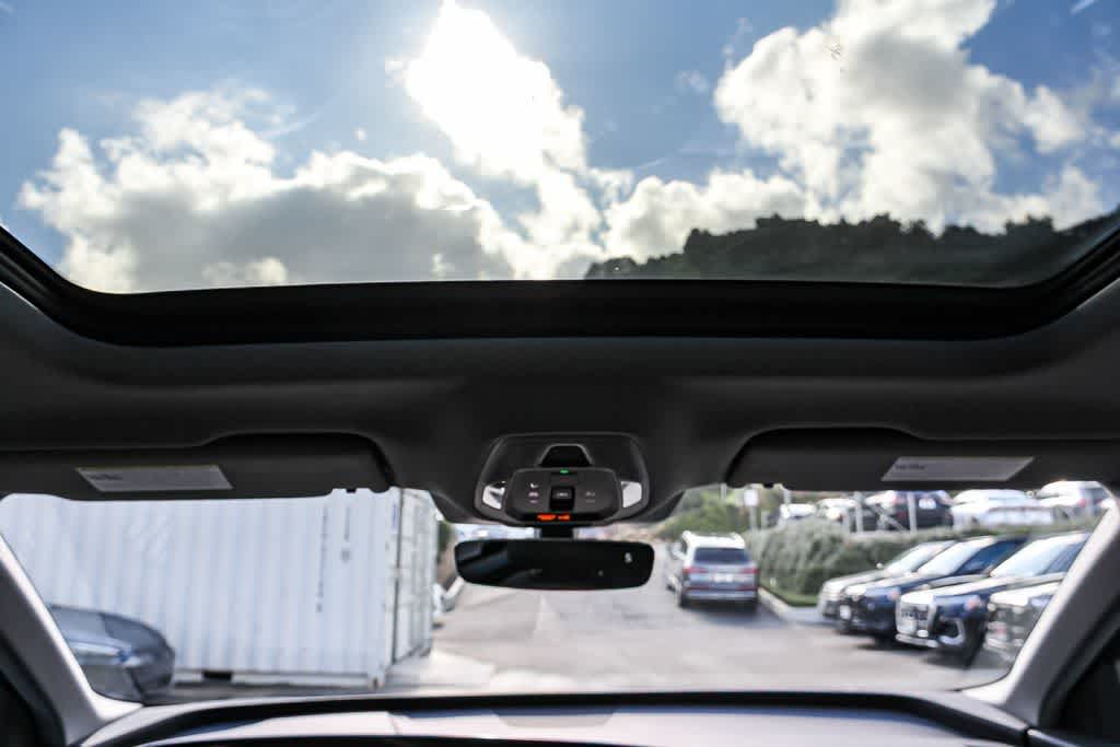 Thumbnail: 2025 Audi Q6 e-tron - 12