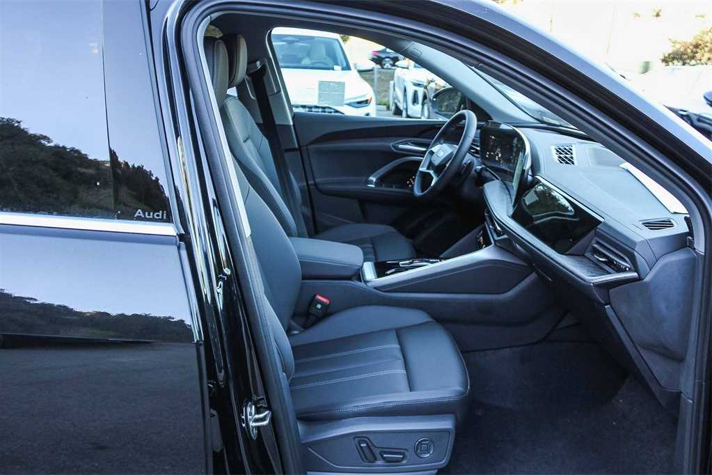 Thumbnail: 2025 Audi Q5 - 18