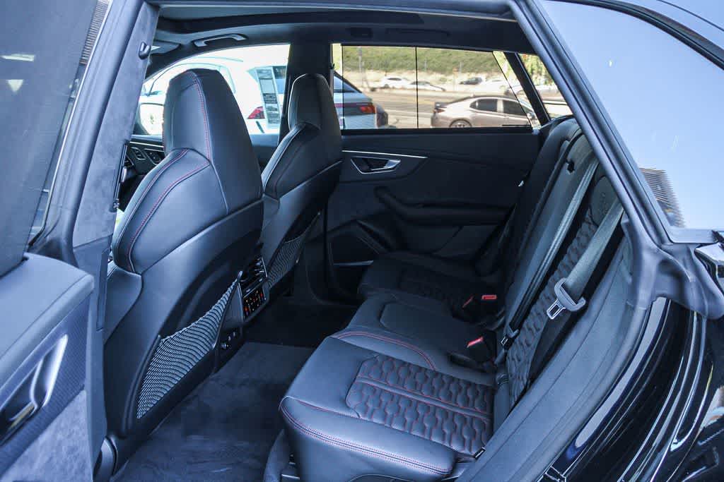 Thumbnail: 2026 Audi RS Q8 - 17