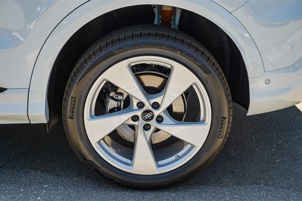 Thumbnail: 2025 Audi Q5 - 11