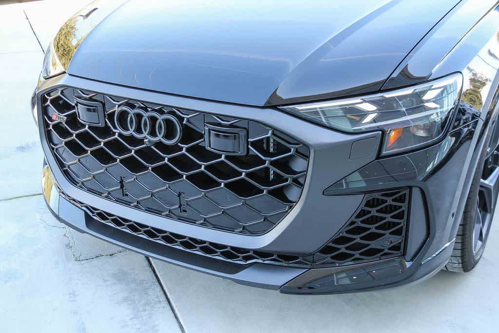 Thumbnail: 2026 Audi RS Q8 - 8