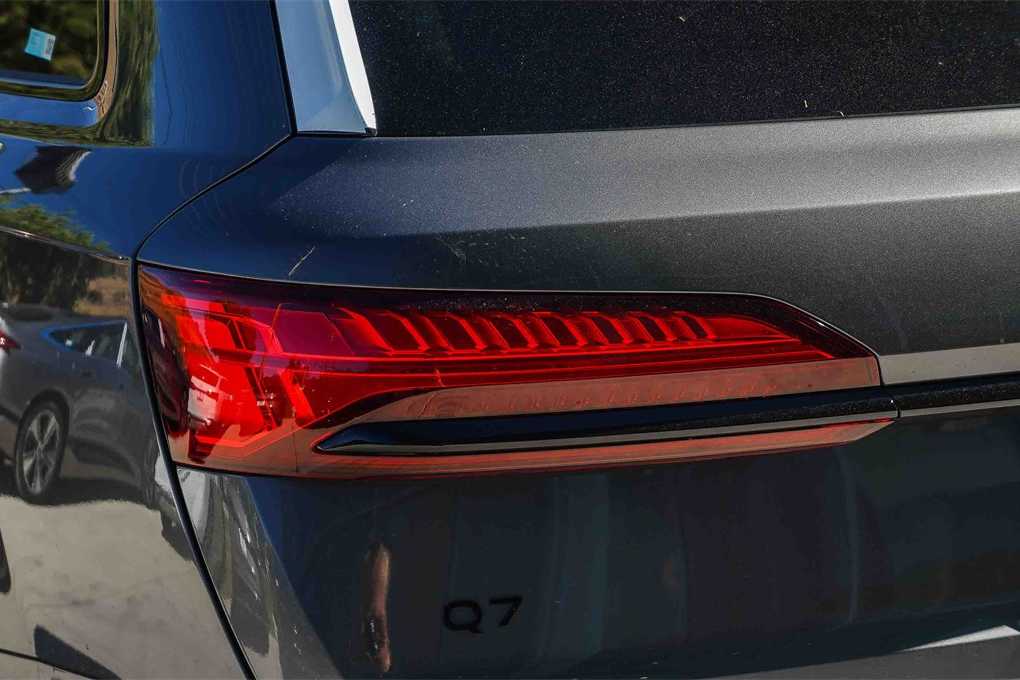 Thumbnail: 2025 Audi Q7 - 7