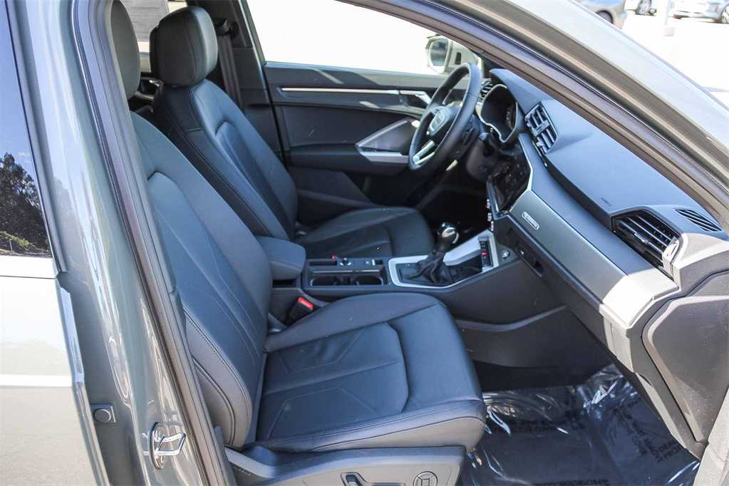 Thumbnail: 2025 Audi Q3 - 16