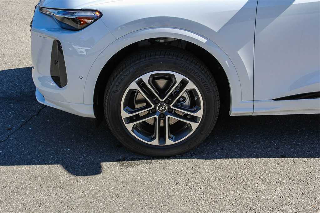 Thumbnail: 2025 Audi Q5 - 9