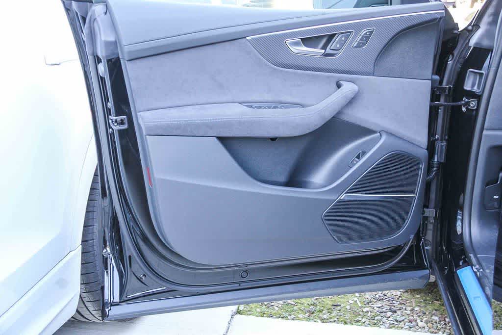 Thumbnail: 2026 Audi RS Q8 - 19