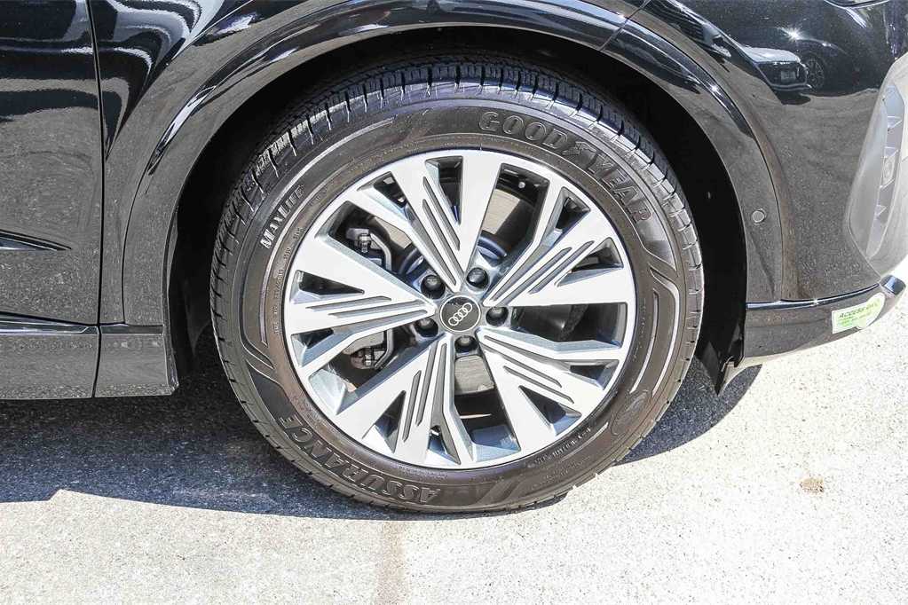 Thumbnail: 2023 Audi Q4 e-tron - 9