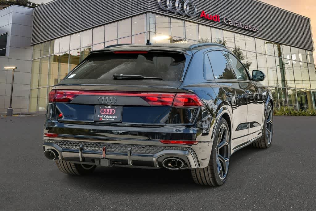 Thumbnail: 2026 Audi RS Q8 - 4