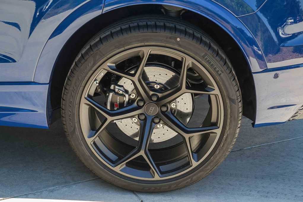 Thumbnail: 2026 Audi RS Q8 - 11