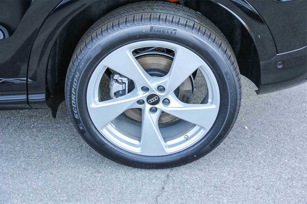 Thumbnail: 2025 Audi Q5 - 10