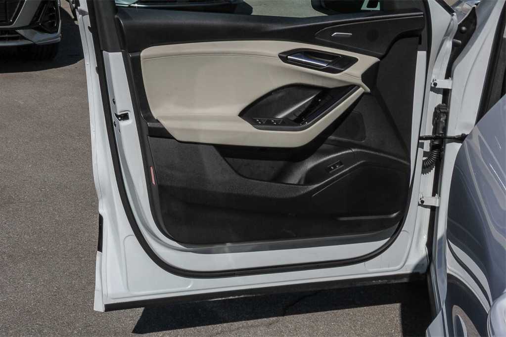 Thumbnail: 2025 Audi Q6 e-tron - 22