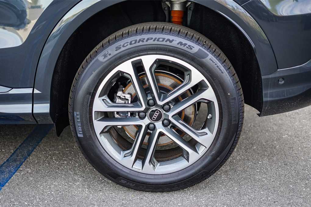 Thumbnail: 2025 Audi Q5 - 10