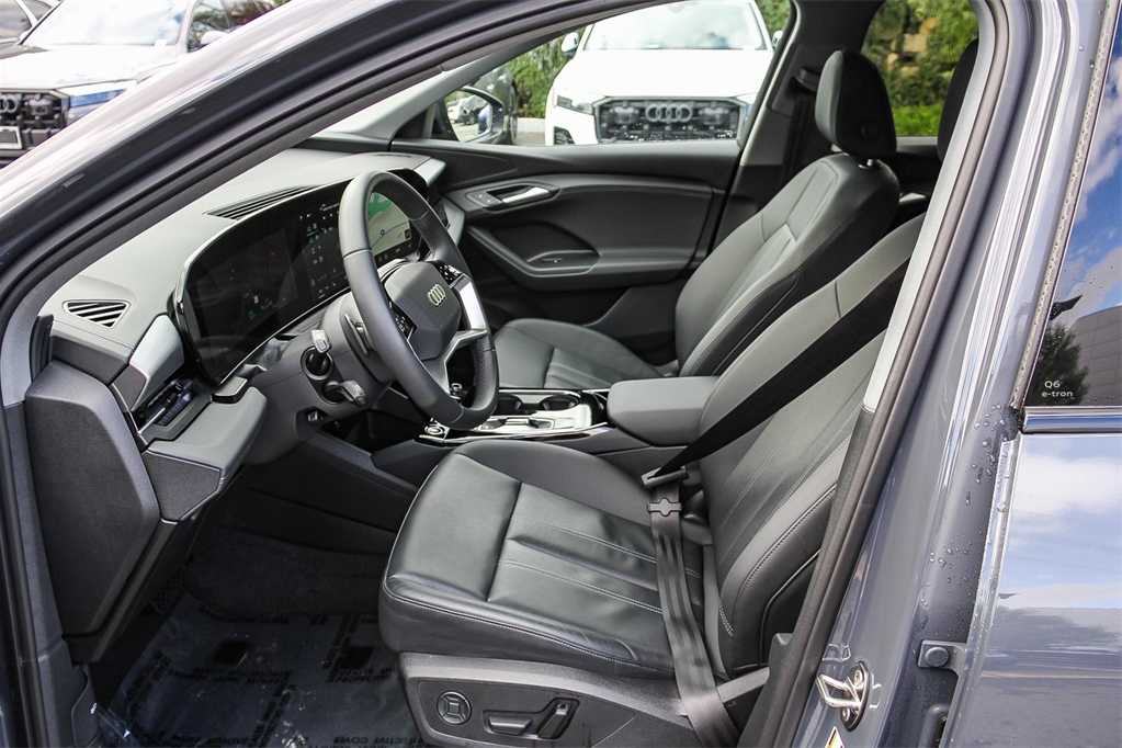 Thumbnail: 2025 Audi Q6 e-tron - 18