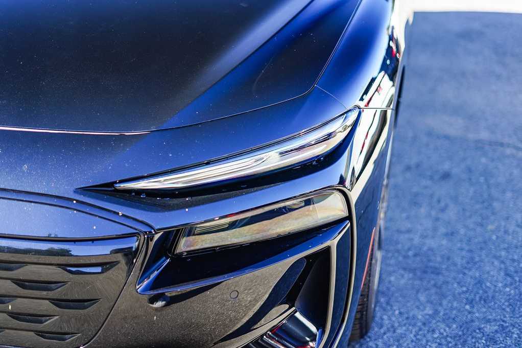 Thumbnail: 2025 Audi e-tron S - 7