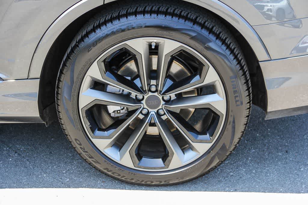 Thumbnail: 2026 Audi Q7 - 10