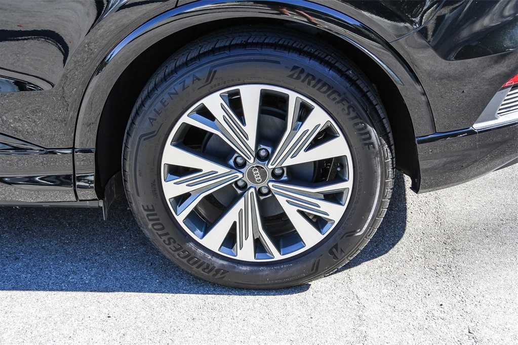 Thumbnail: 2025 Audi Q4 e-tron - 10