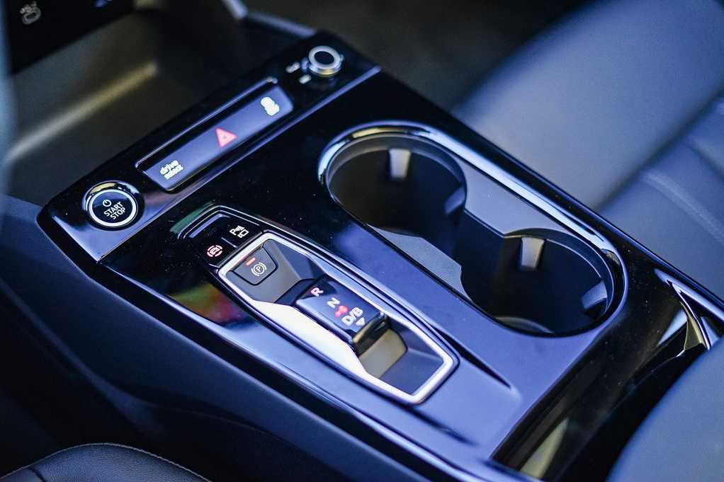 Thumbnail: 2025 Audi e-tron S - 23