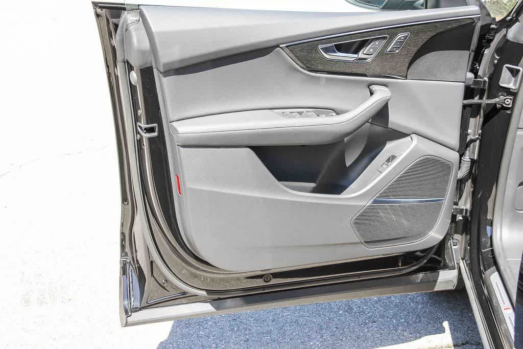 Thumbnail: 2026 Audi Q8 - 22