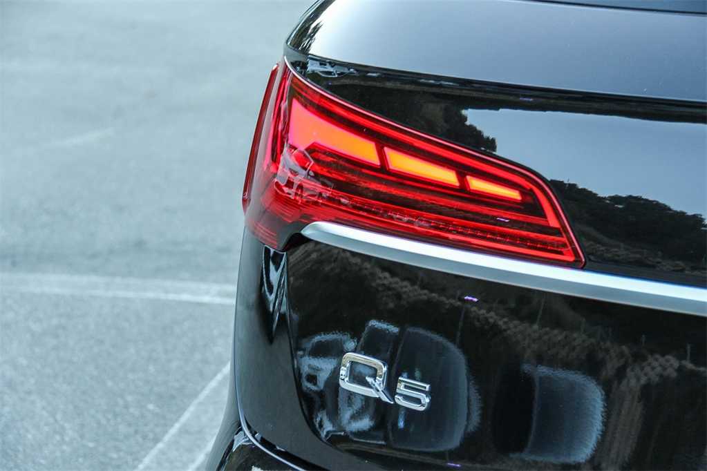 Thumbnail: 2022 Audi Q5 - 11