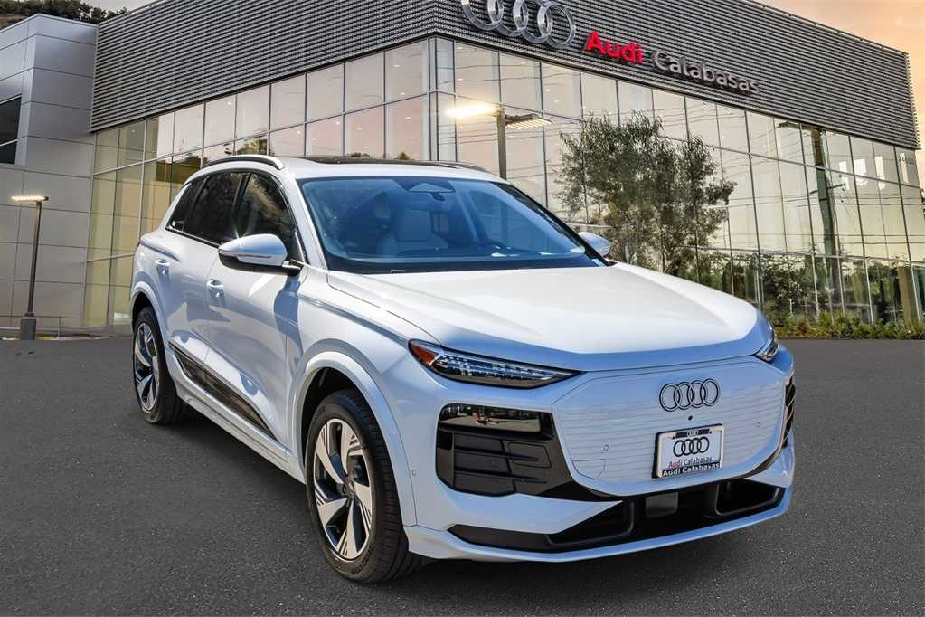 Thumbnail: 2025 Audi Q6 e-tron - 5
