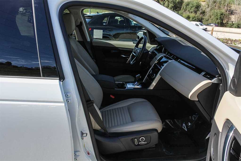 Thumbnail: 2021 Land Rover Discovery Sport - 17