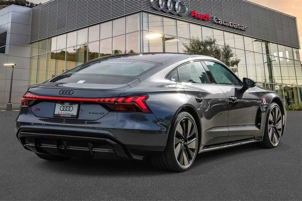 Thumbnail: 2026 Audi e-tron GT - 4