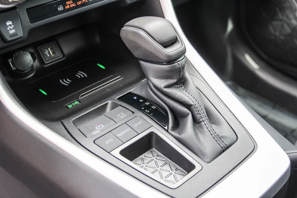 Thumbnail: 2024 Toyota RAV4 - 20