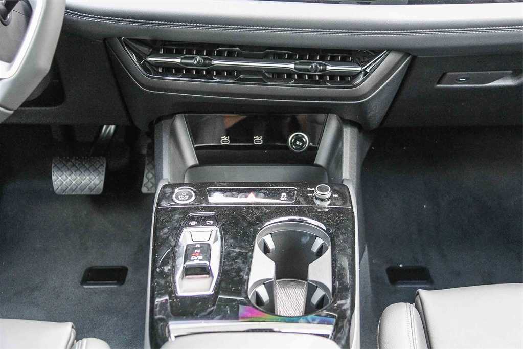 Thumbnail: 2025 Audi e-tron S - 14