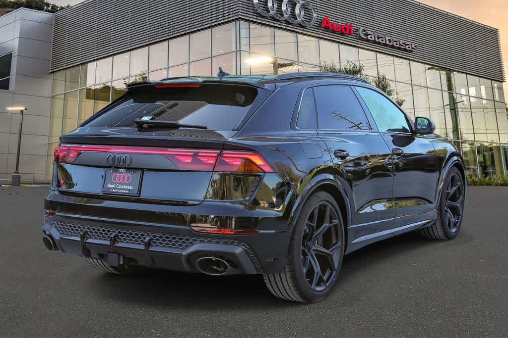 Thumbnail: 2026 Audi RS Q8 - 4