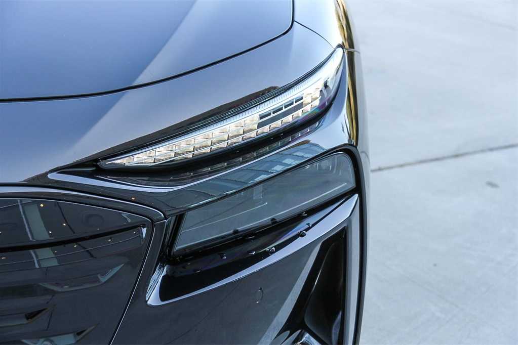 Thumbnail: 2025 Audi e-tron S - 7
