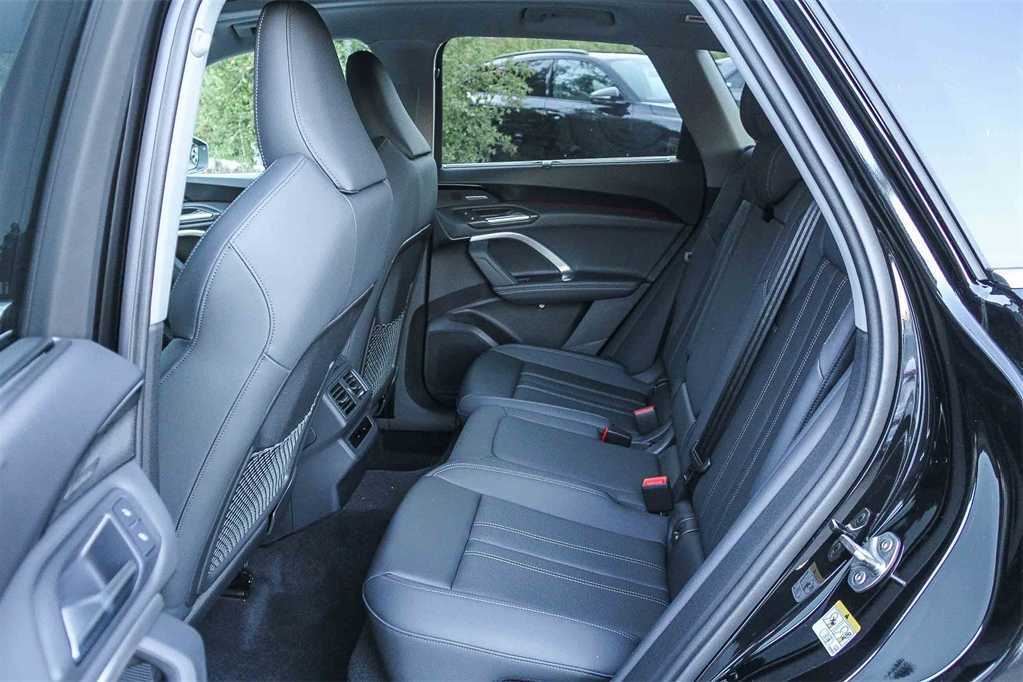 Thumbnail: 2025 Audi Q5 - 17