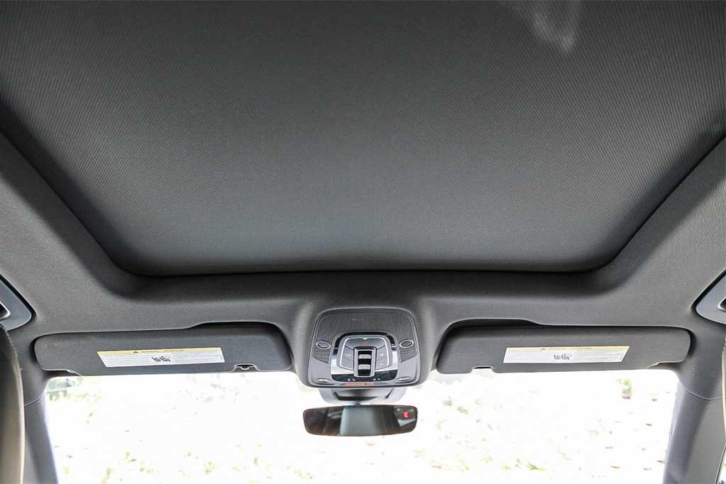Thumbnail: 2022 Audi SQ8 - 18