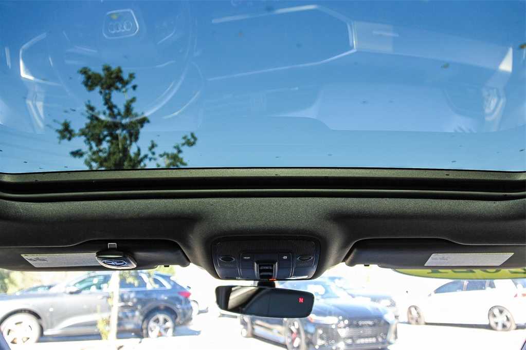 Thumbnail: 2021 Audi Q3 - 10