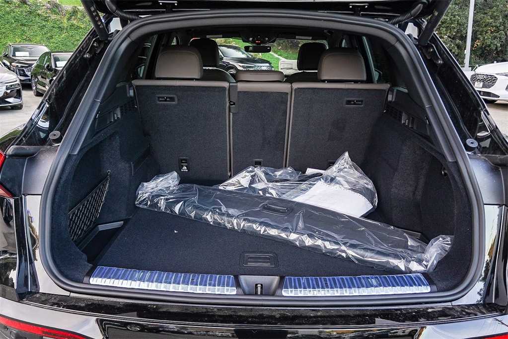 Thumbnail: 2025 Audi Q5 - 29