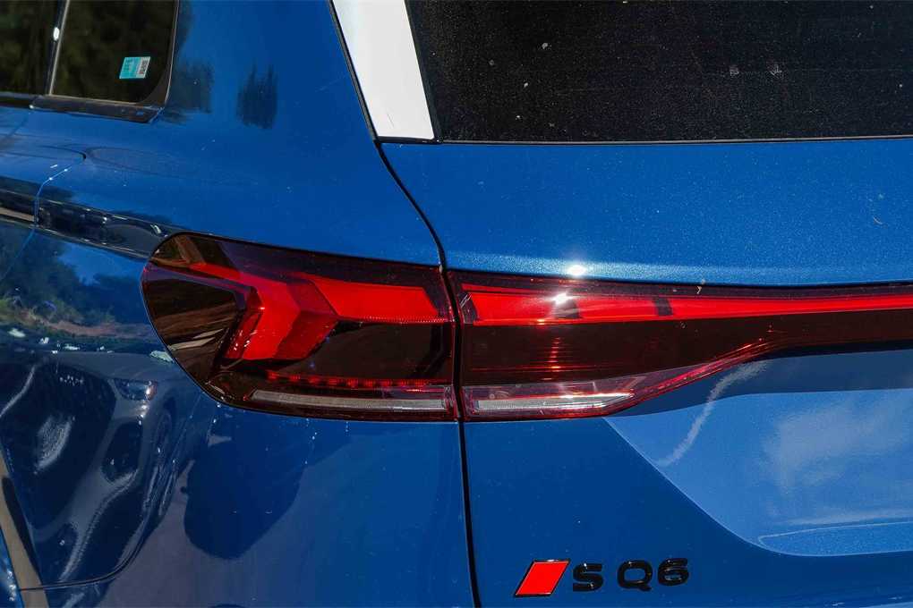 Thumbnail: 2025 Audi SQ6 e-tron - 7